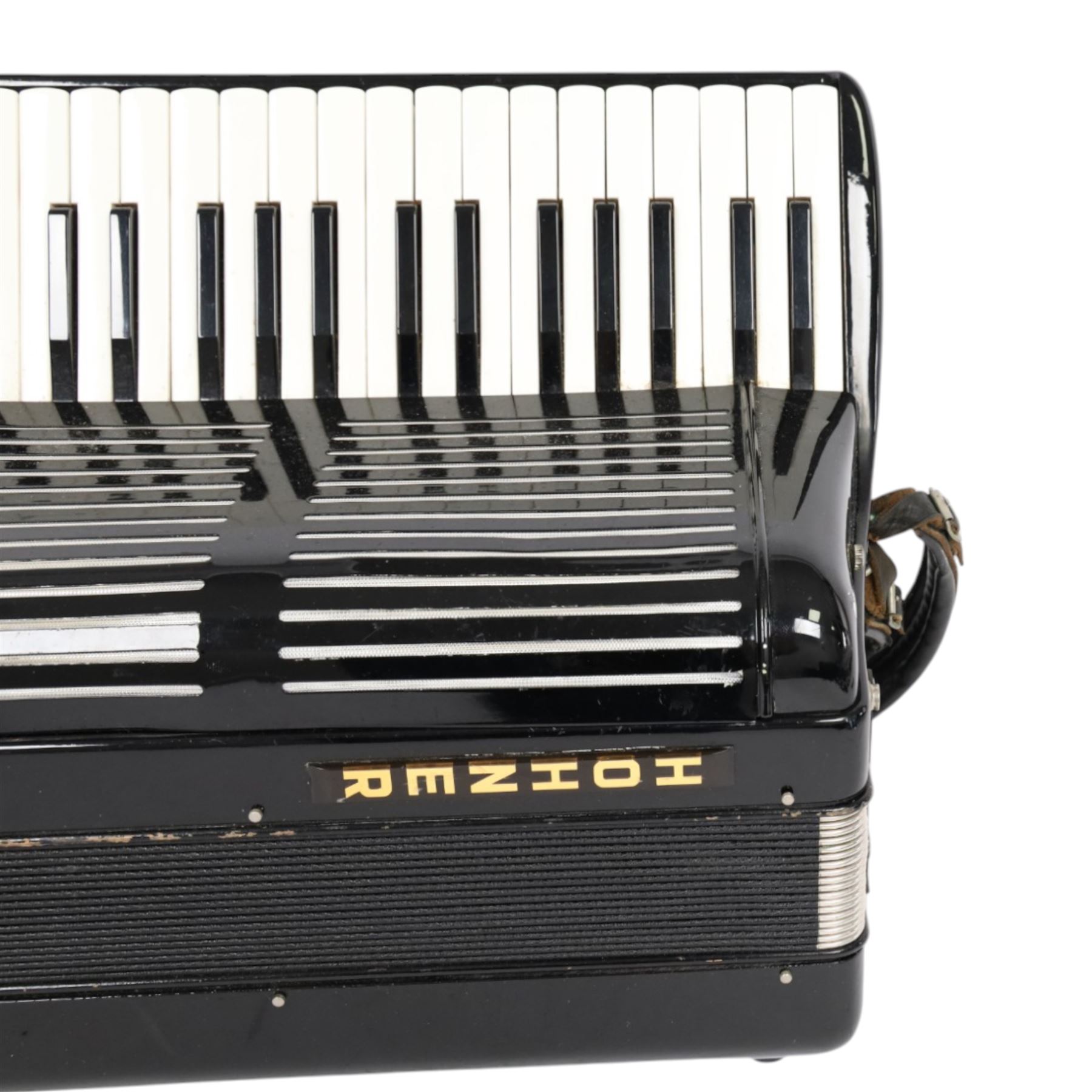 Hohner Bariton 371 basso piano accordion, with 37 keys, in black gloss finish, with carry stap and hard case