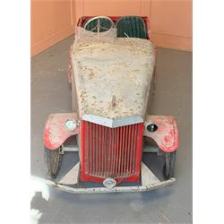 1930's open top two seater electric cycle sports car, in barn find condition, powered by 12v batteries and an electric motor. N.B. There is photographic evidnce to suggest this car was previosuly road registered with 'DMT8' liscence plate. L270cm, W100cm.  - COLLECTION BY APPOINTMENT FROM: The White House, Thirsk Road, Easingwold, York, YO61 3NF - CALL 01723 507111 TO ARRANGE