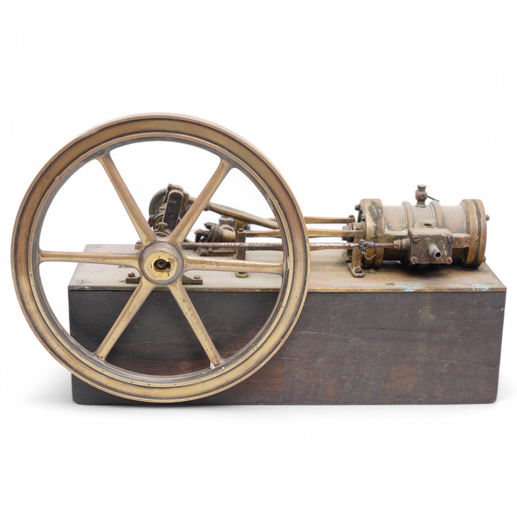 Brass stationery engine on wooden base L36 cm