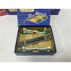 Hornby Dublo - 4620 Breakdown Crane; TPO Mail Van Set; D1 Level Crossing; Pullman cars and goods vans; with a large quantity of track to include straight and curved track, switch points and buffer stops; boxed and loose