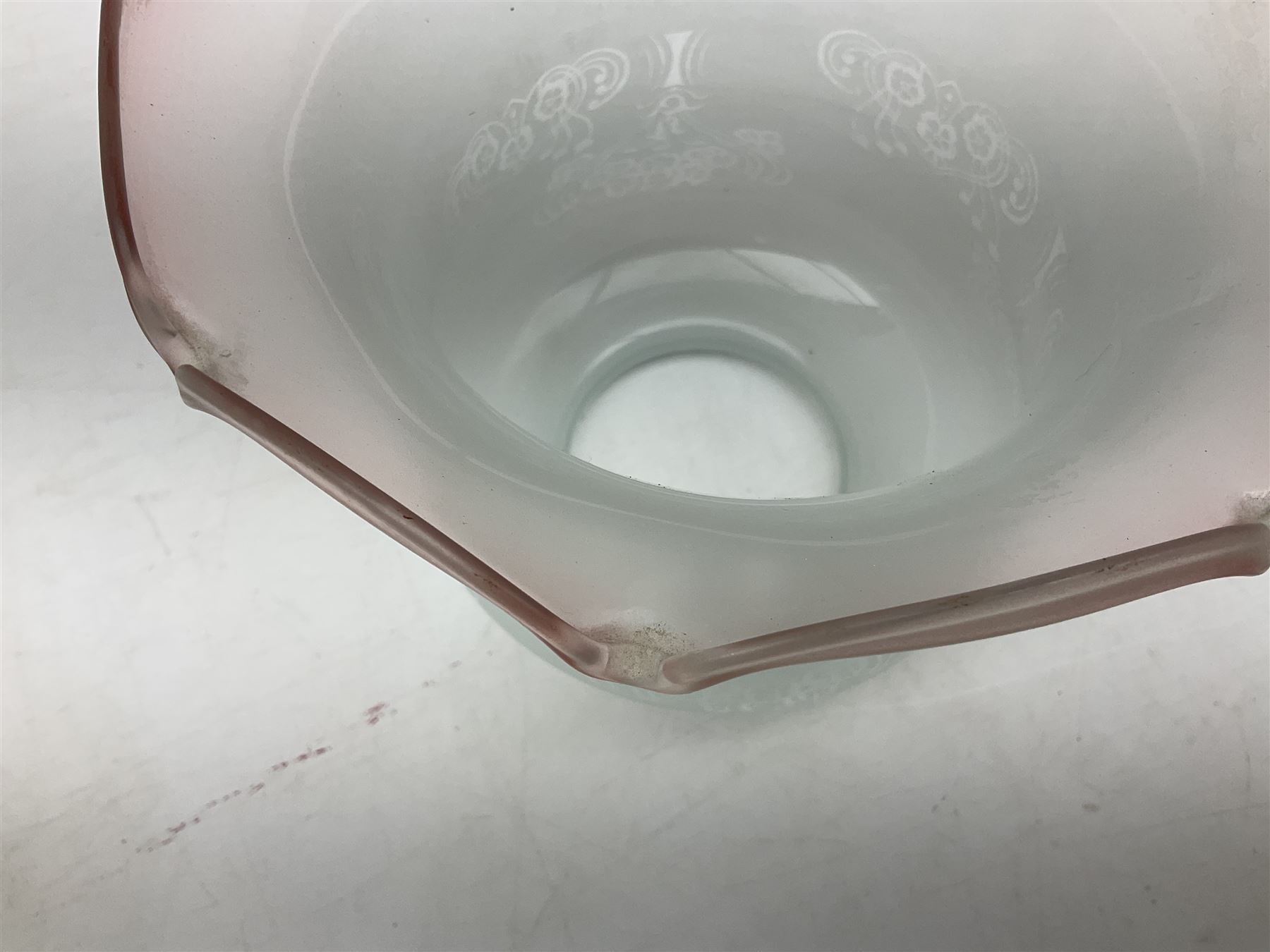 Victorian table oil lamp with black glazed stepped circular base, reeded brass column, moulded pink glass reservoir, duplex burner and frilled rim frosted glass shade with clear glass chimney H69cm