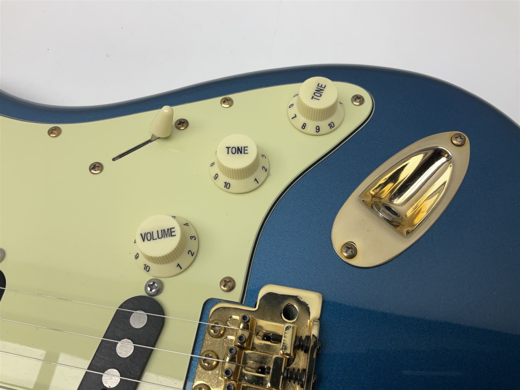 Fender Stratocaster style electric guitar in metallic blue with Rio Grande pick-ups and Fender back-plate L98cm; in Fender soft carrying case