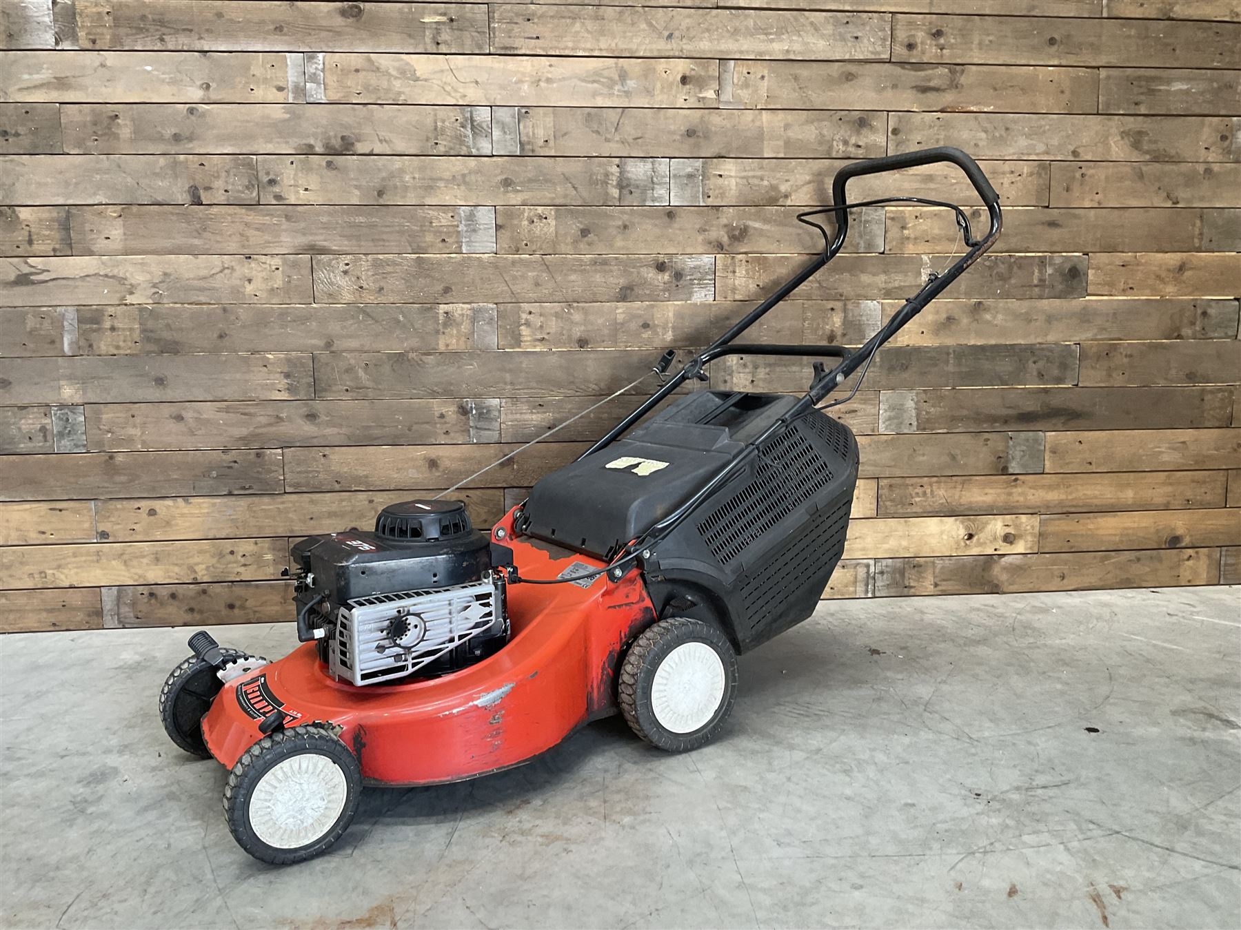 Champion petrol lawnmower - Briggs & Stratton Sprint 375 engine 
