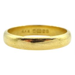 22ct gold wedding band, maker's mark G.A.E, Birmingham 1965, approx 3.8gm