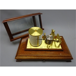  Russell of Norwich mahogany cased barograph 7D R8D with eight tier vacuum and clockwork movement, glazed lift off case with graph drawer below, in original box, H22.5cm, W39.5cm, D23.5cm  