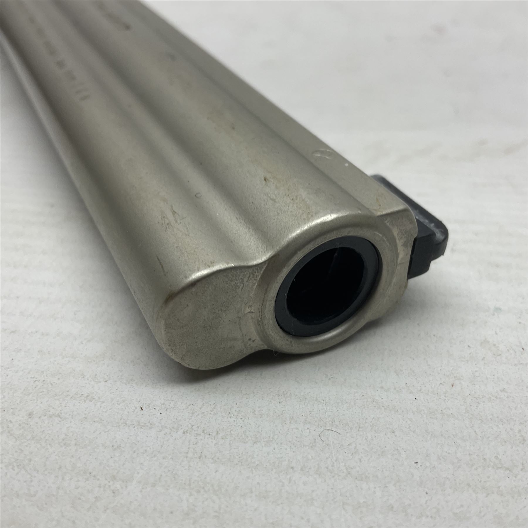 Smith and Wesson Model 686-8 .177 air pistol with satin finish, serial no.S0042397 with circular 10-shot magazine L37.5cm  NB: AGE RESTRICTIONS APPLY TO THE PURCHASE OF AIR WEAPONS.