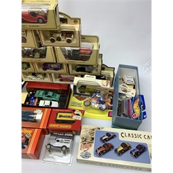 Boxed diecast model vehicles including Matchbox 'models of yesteryear', Hornby 00 gauge rolling stock, various unboxed diecast vehicles etc, in one box