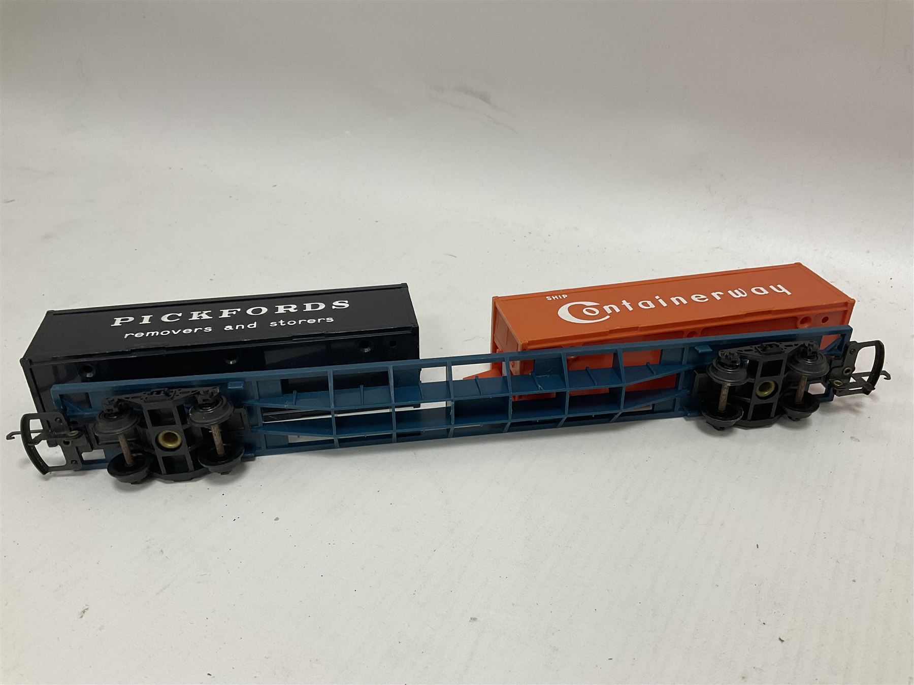 Hornby/Tri-Ang ‘00’ gauge - eight various coaches and eighteen goods wagons; all unboxed (26)