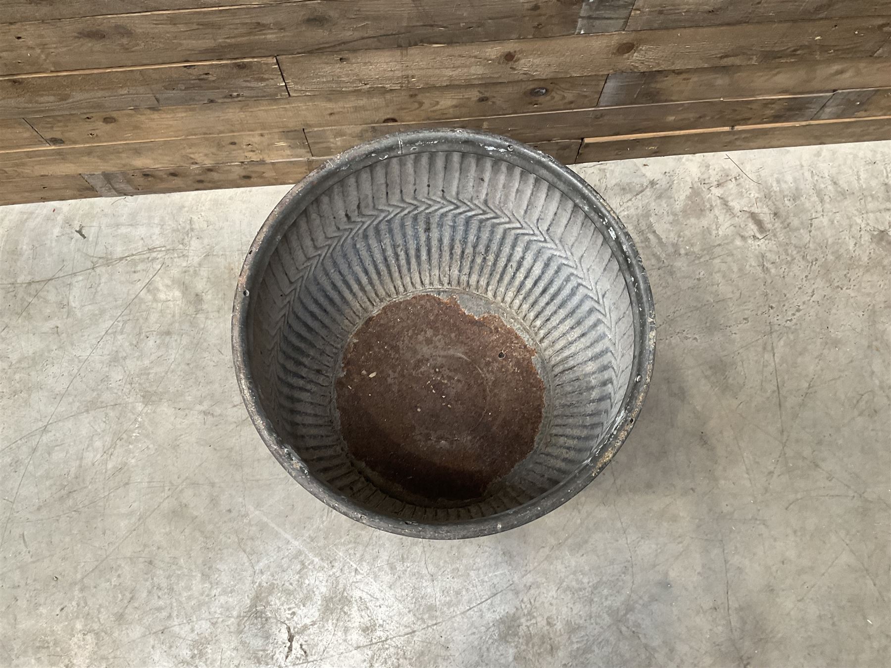 Vintage galvanised dolly tub with galvanised tub and two buckets
