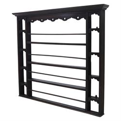 Large 18th century oak plate rack, fitted with narrow pigeon hole shelves to either side, with four central shelves and bars