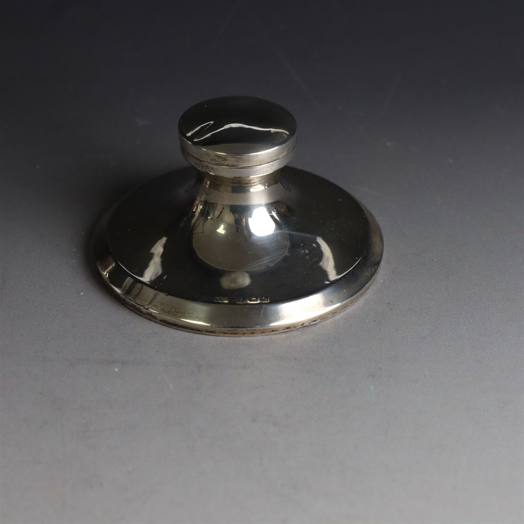 Edwardian silver fall-front ring box with loop handle, opening to reveal velvet interior with five ring spaces, hallmarked Deakin & Francis, Birmingham 1907, together with a cut glass jar with silver lid inscribed 'Hair Tidy' and a silver mounted capstan inkwell, both hallmarked 