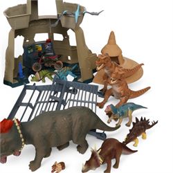 Kenner Jurassic Park Command Compound, Capture Copter, Jungle Explorer, Lost World Motorbike and rider, five Kenner Jurassic Park figures and a collection of dinosaur figures, including Kenner Jurassic Park JP05, JP06, JP08 and JP09, UKRD examples etc