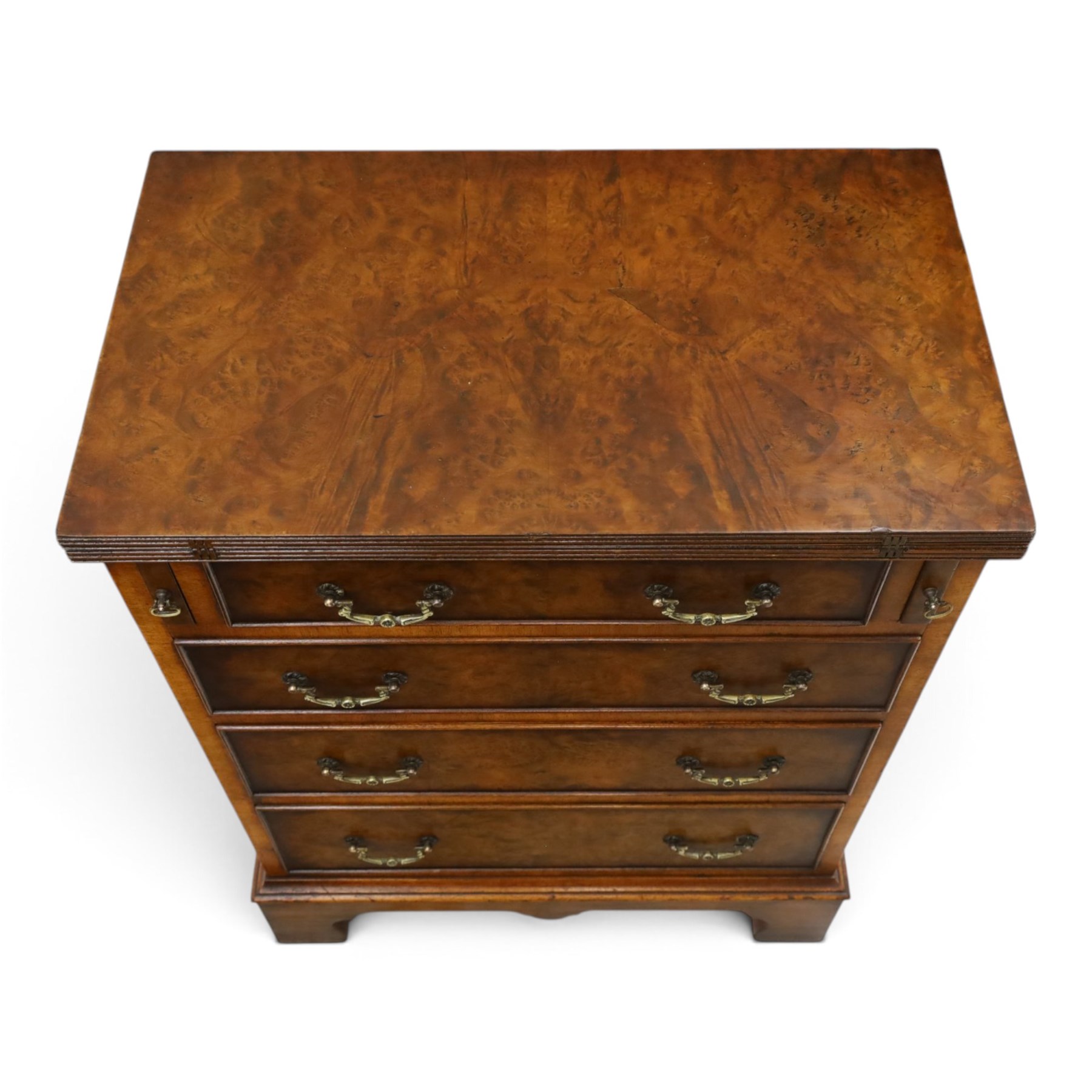 Reprodux - Georgian design figured and burr walnut bachelors chest, rectangular hinged-fold over top with reeded edge supported by stays, over four long graduating cock-beaded drawers, lower moulded edge on bracket feet