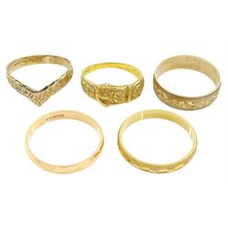 9ct gold buckle design ring, two 18ct gold wedding bands, one polished and one with engraved decoration and two other 9ct gold rings, all hallmarked 