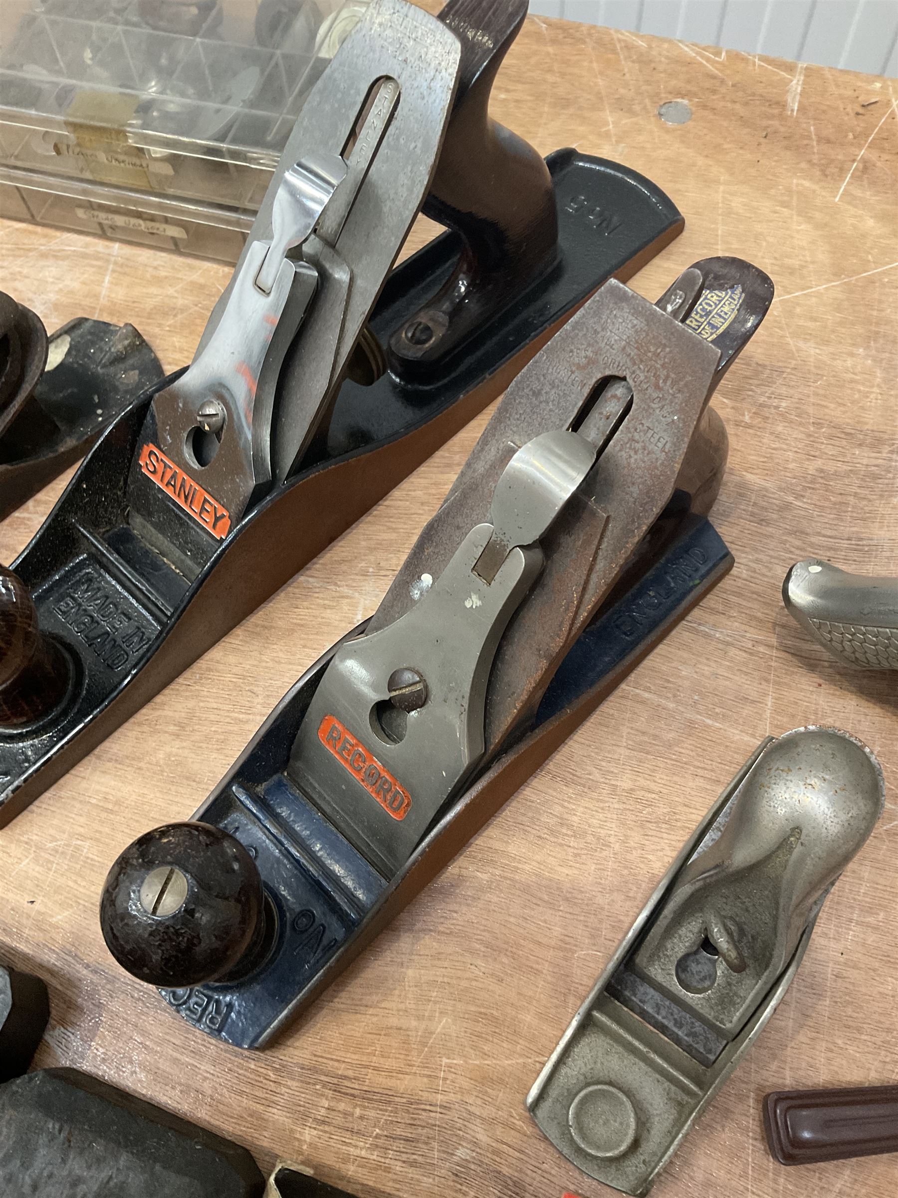 Record No4 plane, Stanley Bailey plane, Record bull face and other planes and tools - THIS LOT IS TO BE COLLECTED BY APPOINTMENT FROM DUGGLEBY STORAGE, GREAT HILL, EASTFIELD, SCARBOROUGH, YO11 3TX