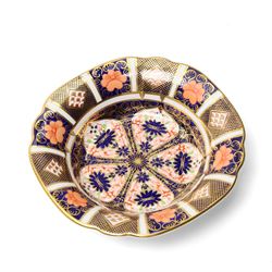 Royal Crown Derby pattern 8706 plates (D23cm), together with a square pattern 9021 sandwich plate, and a small bowl (4)