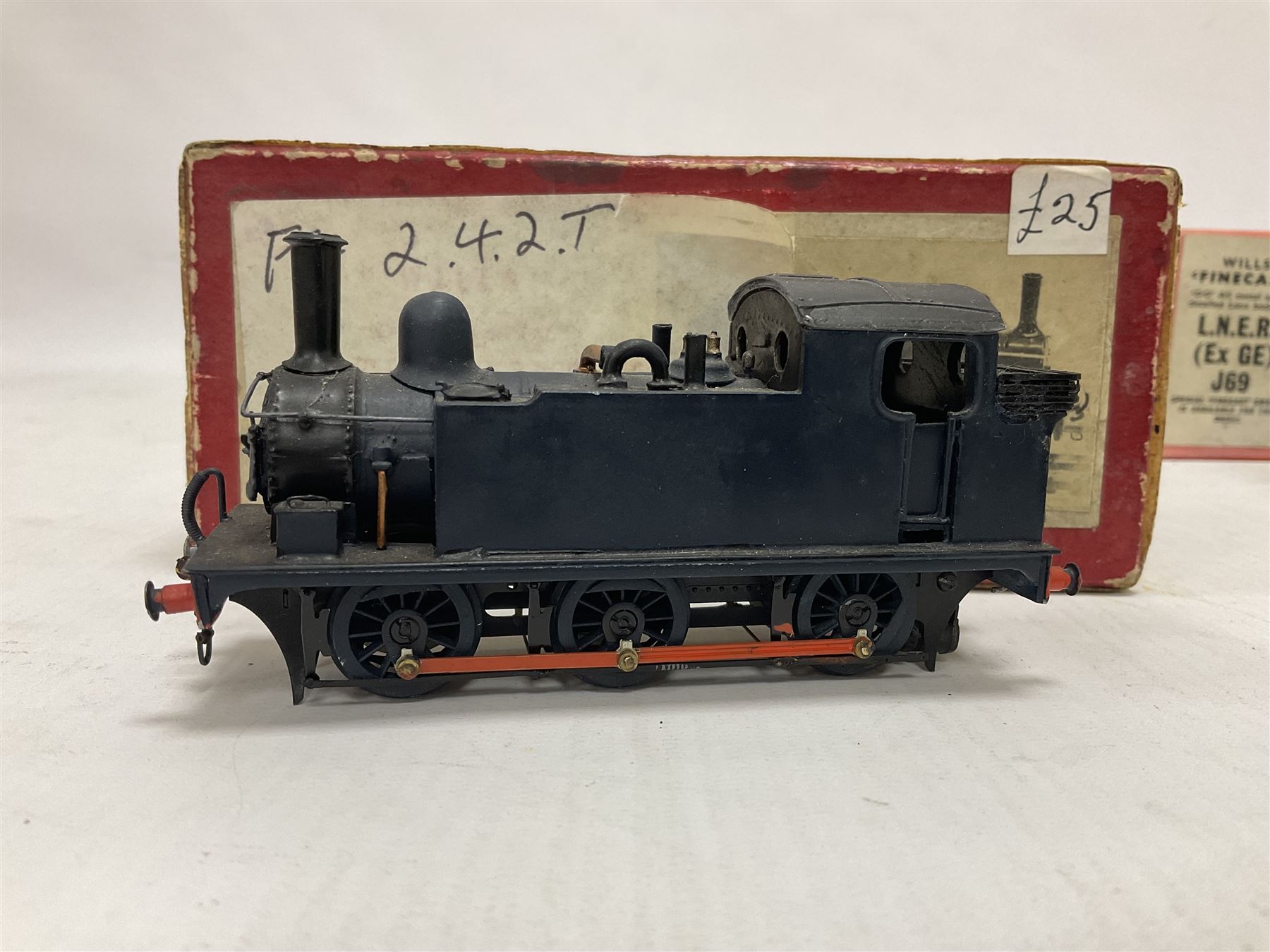 ‘00’ gauge - three steam locomotives and comprising two kit built examples; J69 Class 0-6-0T no.68619 in BR dark blue; J69 Class 0-6-0T no.68626 in BR black; with Wills Finecast boxes; one further similar example Class J67 ‘Buckjumper’ 0-6-0 no.372 being comprised of a singular heavy metal body and chassis; all models with Wills Finecast boxes (3) 