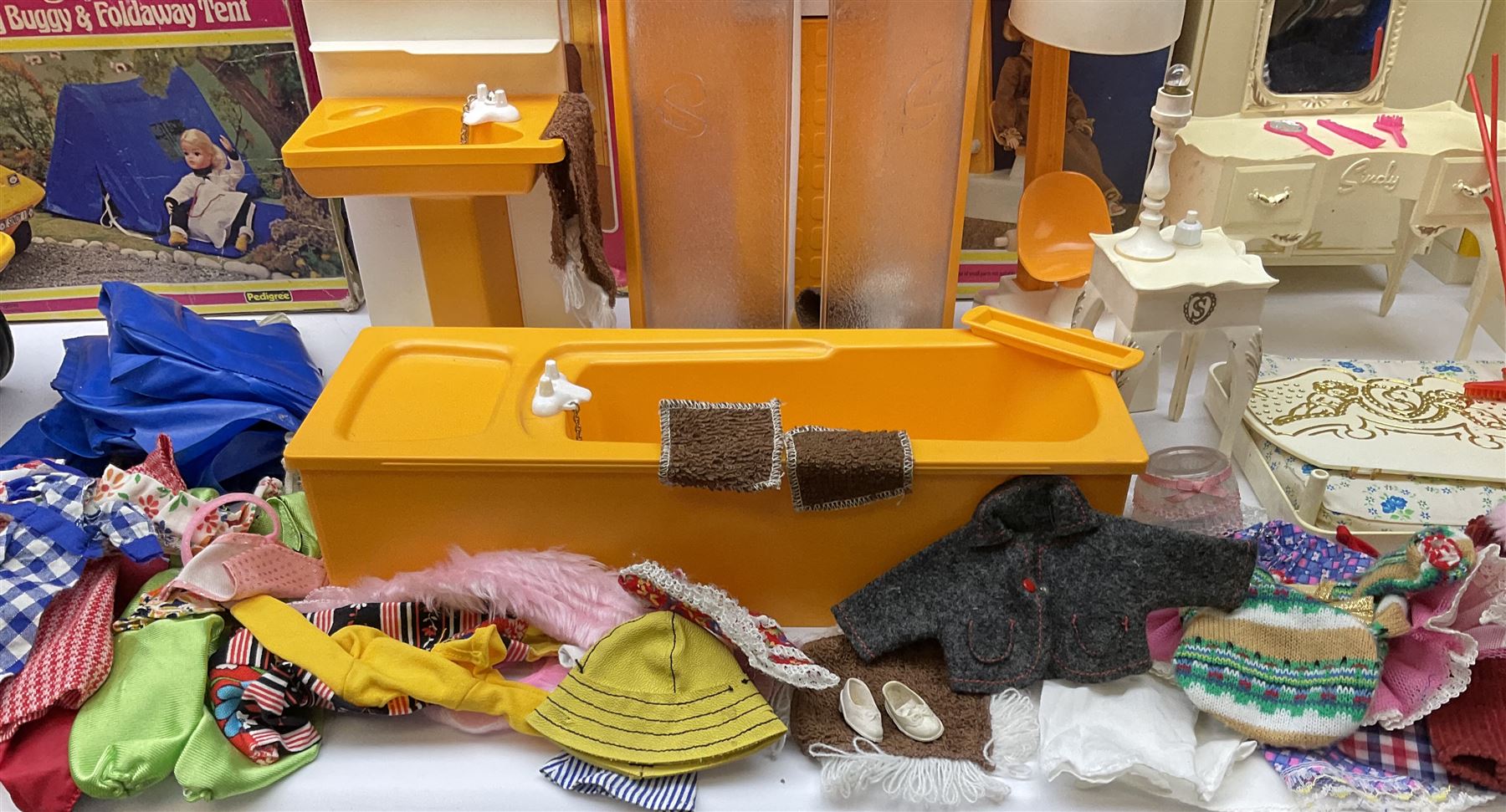 Sindy - Camping Buggy and Folding Tent, Bath, Shower, Washbasin unit and Hairdryer; all boxed; together with unboxed kitchen units, dining and bedroom furniture; and two bags of clothing and accessories