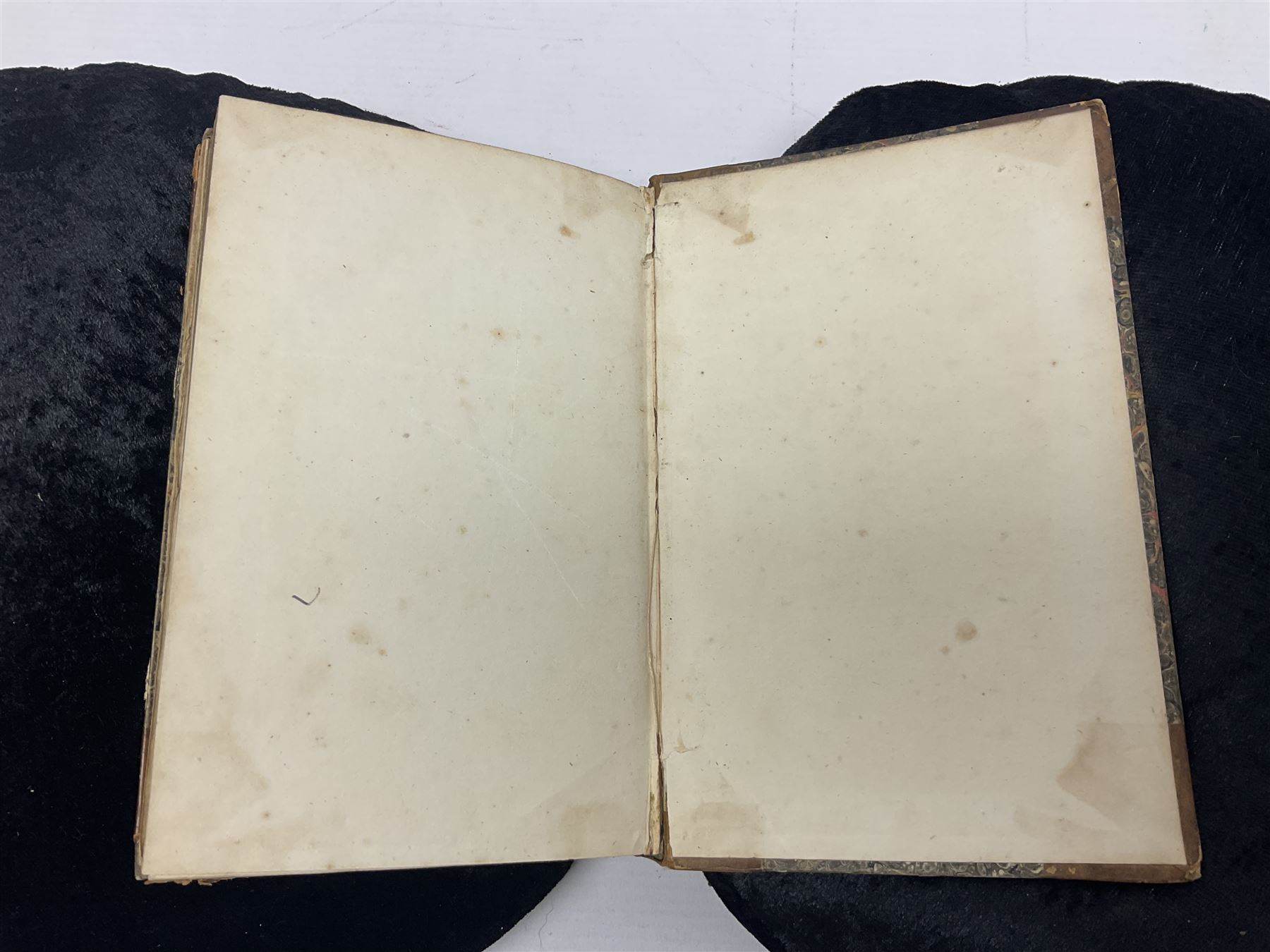 Daniel De Foe; The Life and Adventures of Robinson Crusoe Written by Himself, vol 1, Stockdale, London 1804 