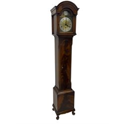 Georgian style late 20th century Grandmother clock in a figured mahogany veneered case with a Westminster chiming movement on 8 gong rods, with a brass dial, silvered chapter ring, Roman numerals and pierced steel hands, three-train spring driven eight-day movement with strike silent t facility, 