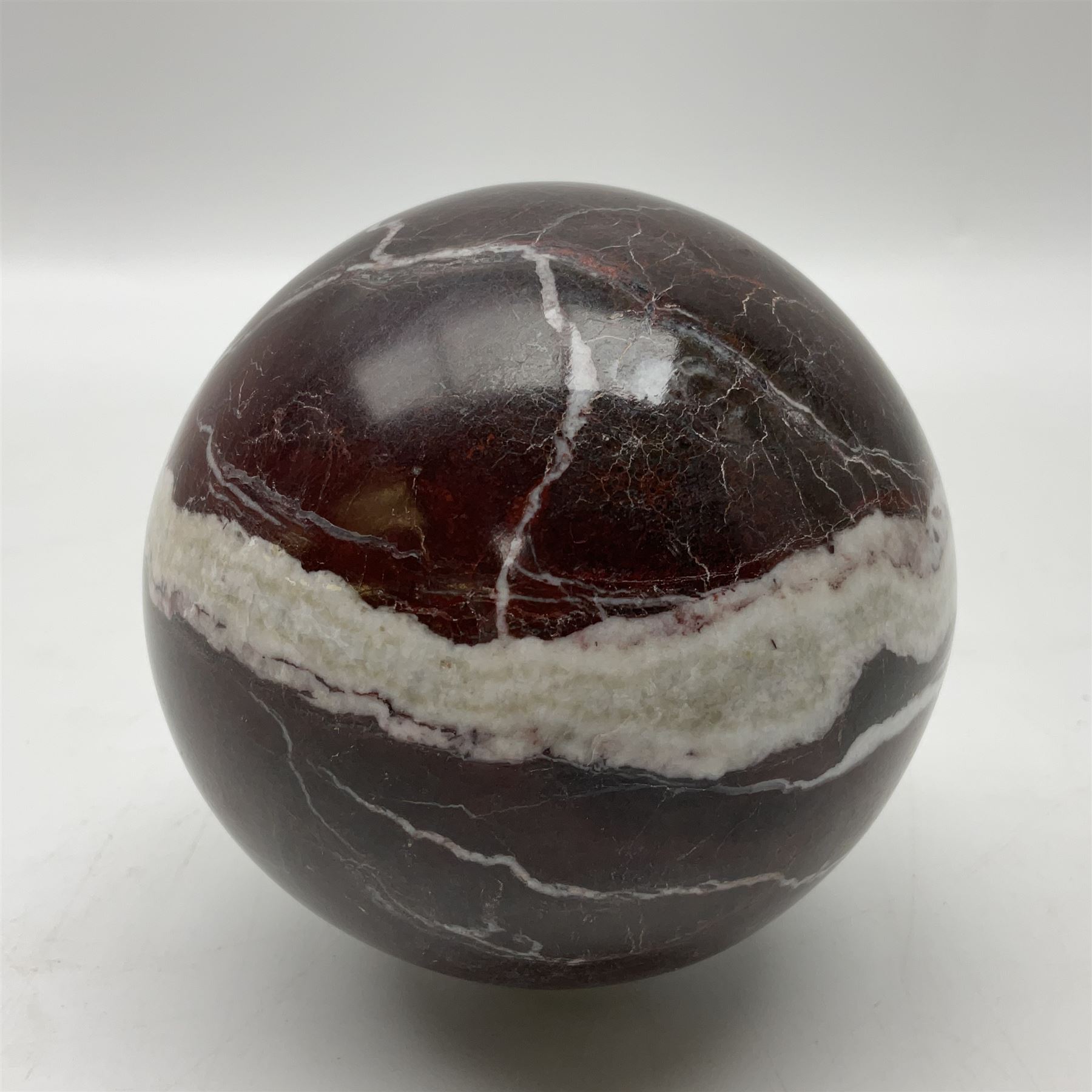 Red marble sphere, with white veins, D10cm