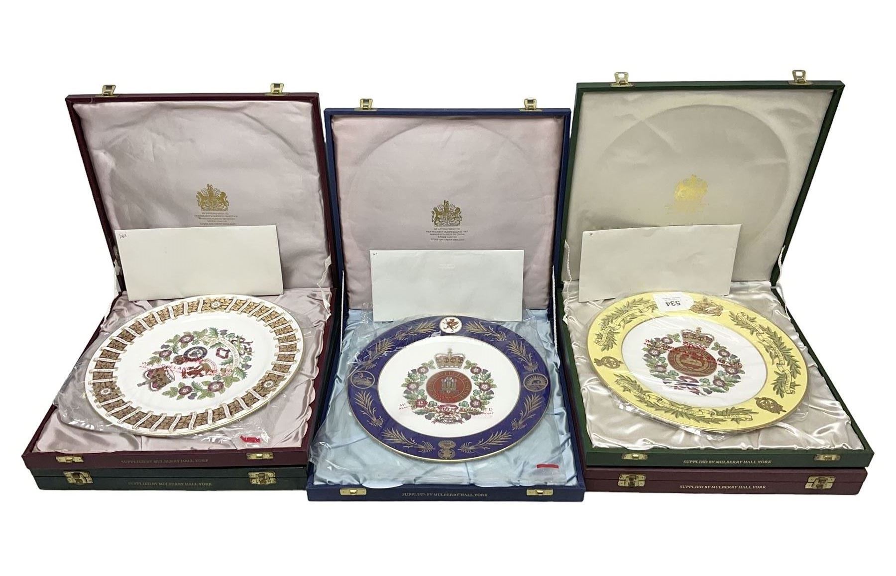 Five Spode Mulberry Hall limited edition Regimental commemorative plates - Parachute Regiment No.51/500; Gloucestershire Regiment No.38/500; Duke of Wellington's Regiment No.285/500; Royal Welch Fusiliers No.40/500; and Green Howards No.213/500; all boxed with certificates (5)