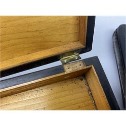 Veterinary fleams and other tools together with various veterinary books, including Hewthorn's Veterinary Guide, Farms and Farming - Vince, Veterinary Practice at Home, etc., and a collection of folding pocket knives, pen knives, hunting knife, etc.