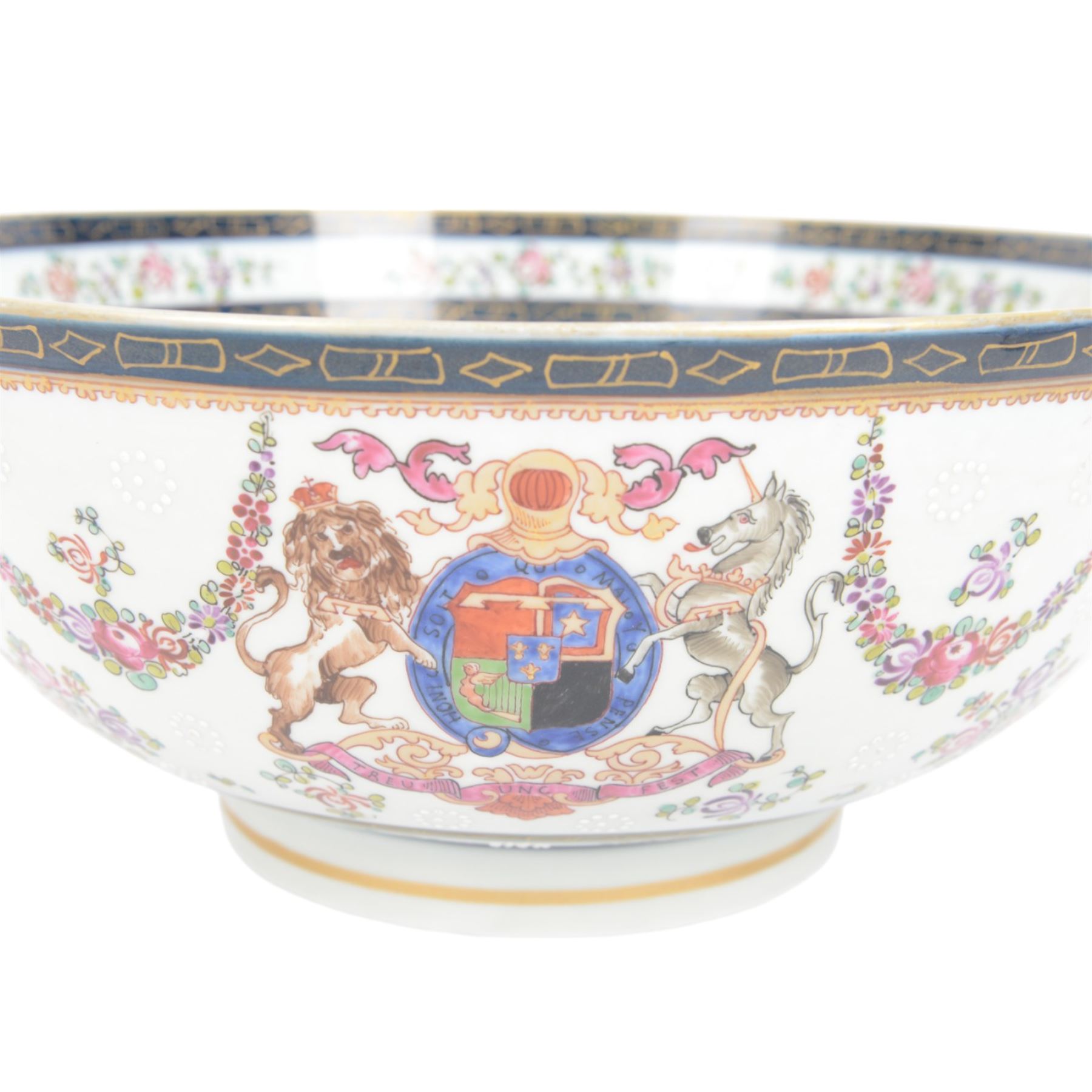 19th century Samson style punch bowl, decorated in the manner of a Chinese export example, with floral sprays and gilt highlighted cobalt blue double border to rim, with armorial crest to exterior, red mark beneath, D35cm