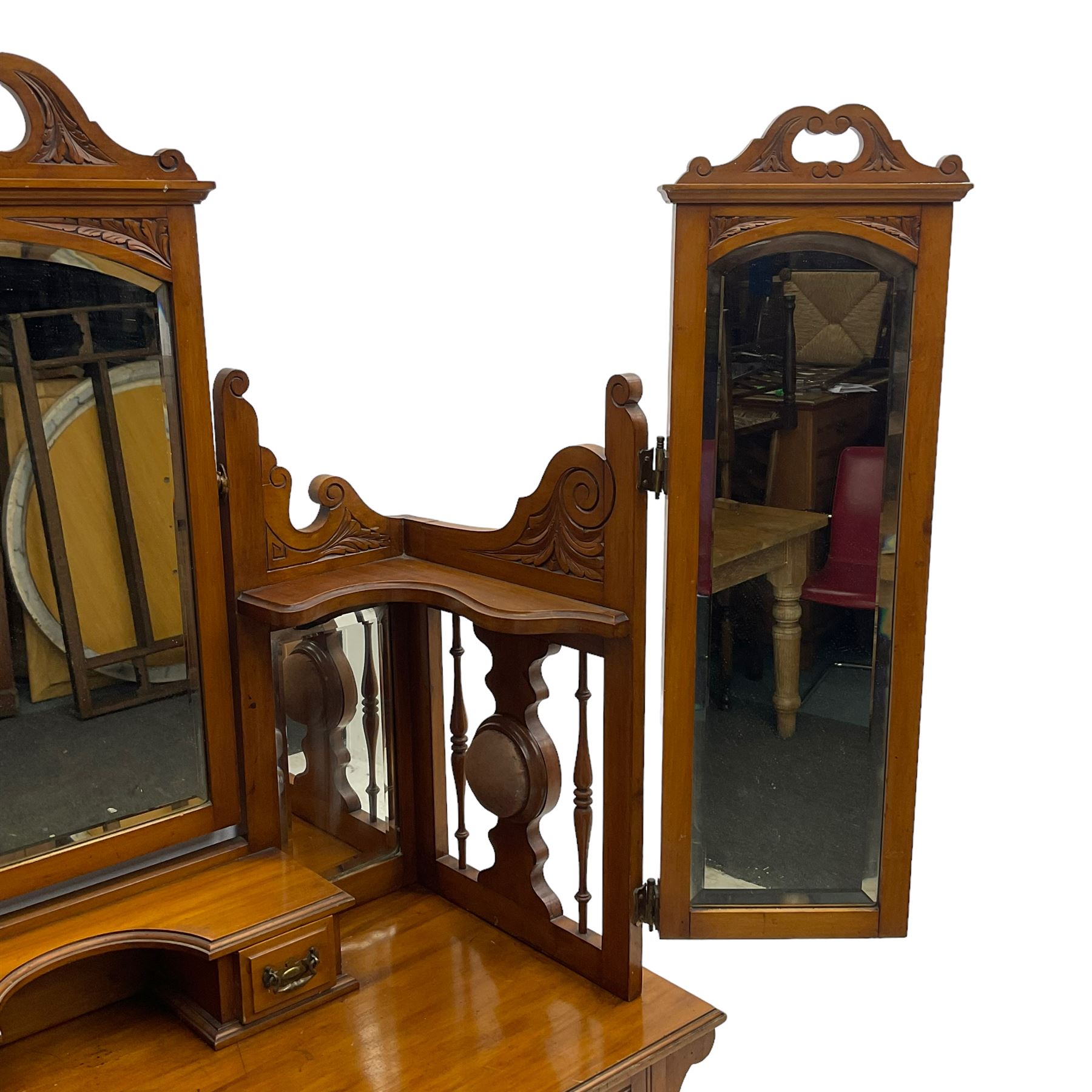 Edwardian satin walnut dressing chest, raised triple swing mirror back with trinket drawers, two short and two long drawers