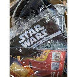 Large collection of Deagostini Star Wars Figurine Collection magazines, most magazines sealed and with accompanying figurines, in two boxes 