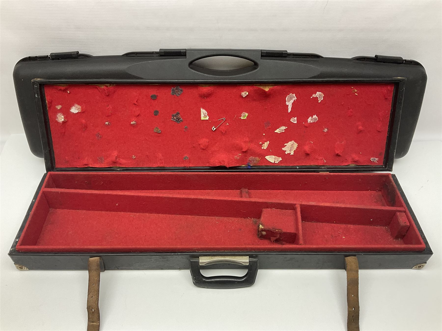 Browning black plastic shotgun case to accommodate 76.2cm (30