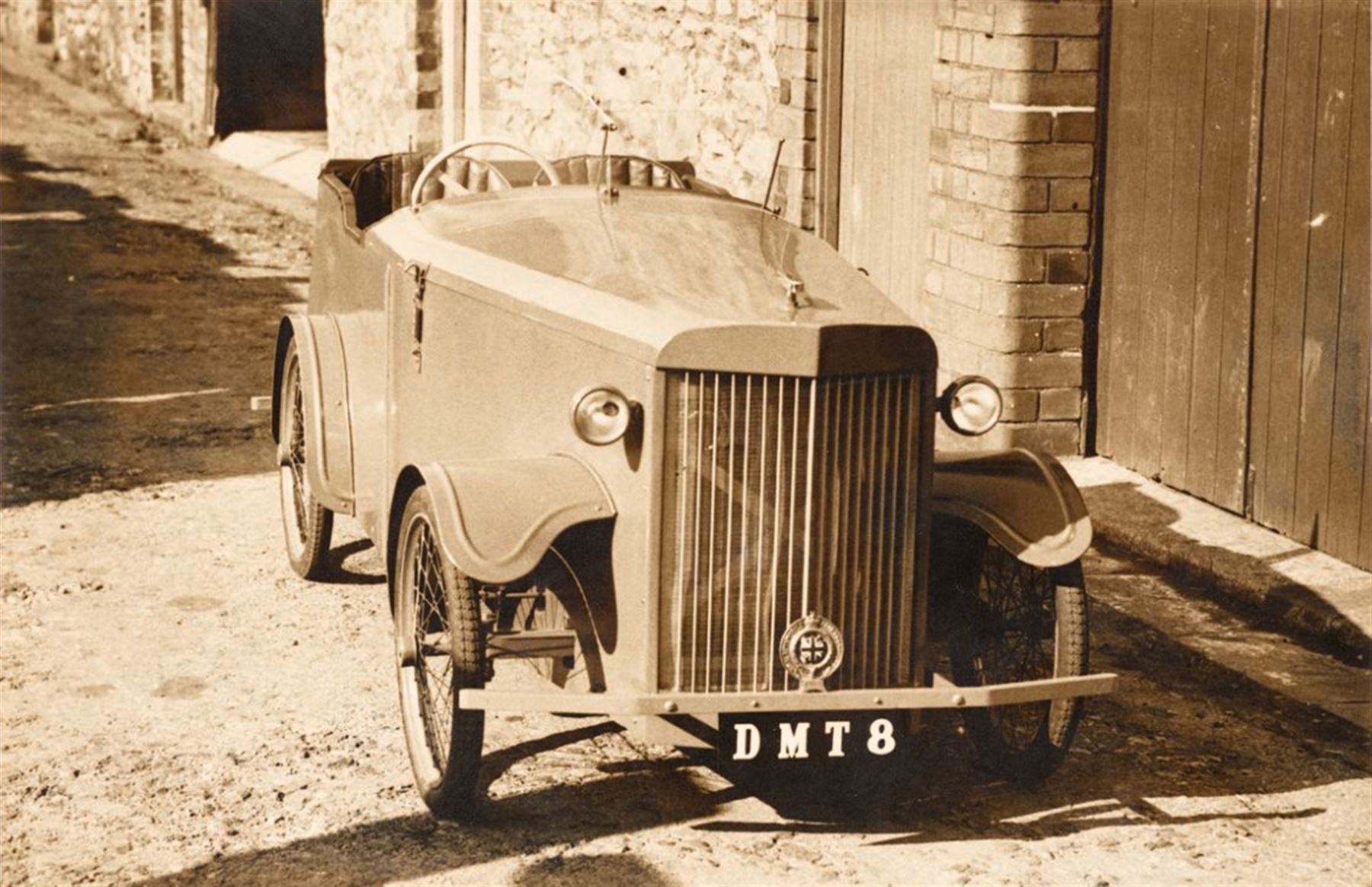 1930's open top two seater electric cycle sports car, in barn find condition, powered by 12v batteries and an electric motor. N.B. There is photographic evidnce to suggest this car was previosuly road registered with 'DMT8' liscence plate. L270cm, W100cm.  - COLLECTION BY APPOINTMENT FROM: The White House, Thirsk Road, Easingwold, York, YO61 3NF - CALL 01723 507111 TO ARRANGE