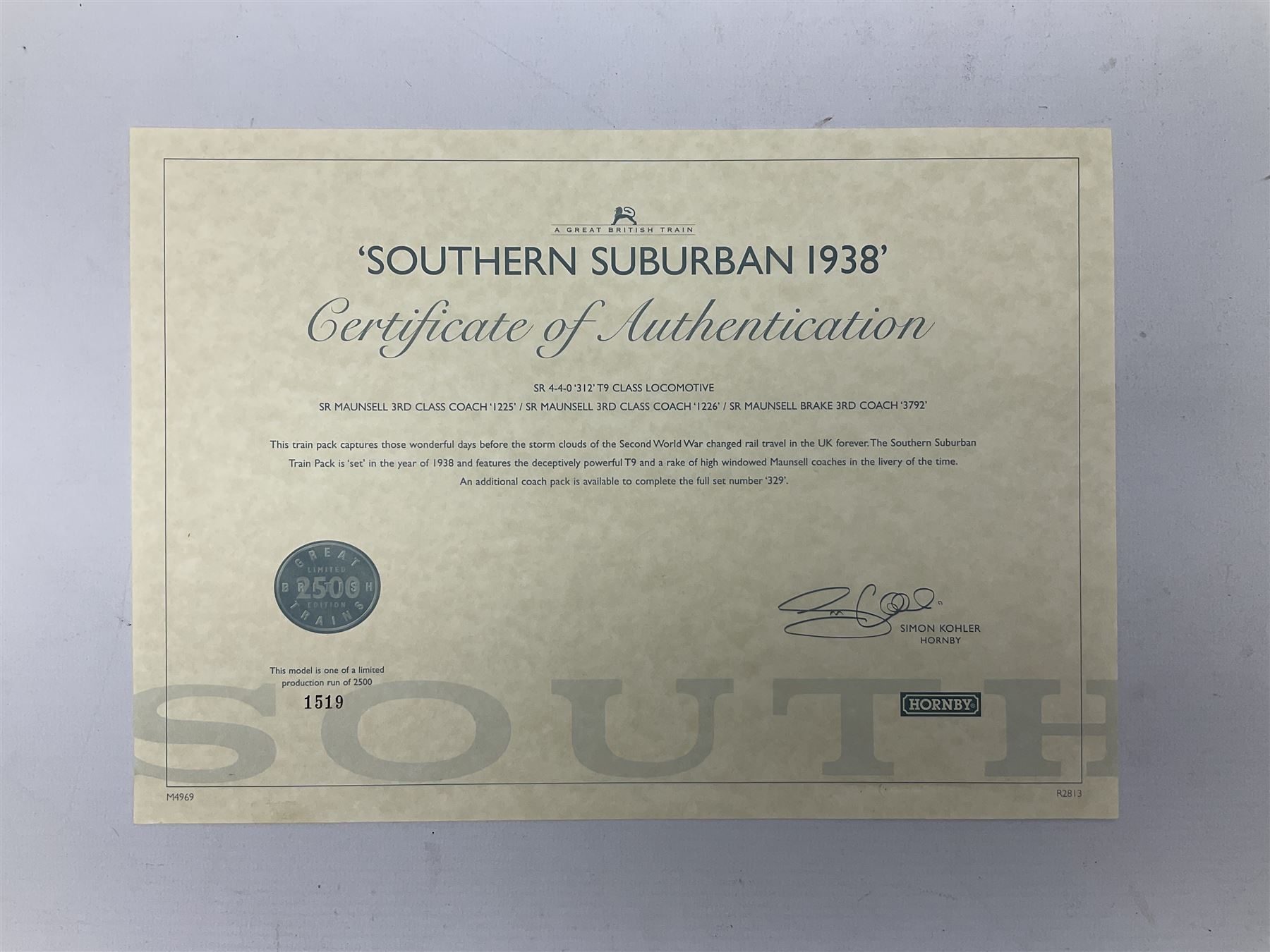 Hornby '00' gauge - 'Southern Suburban 1938' Coach Pack, DCC ready 