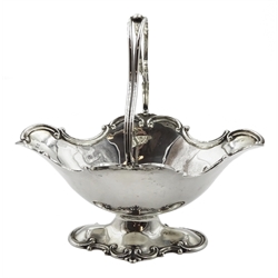 Edwardian silver pedestal bon bon dish, with swing handle by Williams (Birmingham) Limited, 1905 approx 5oz