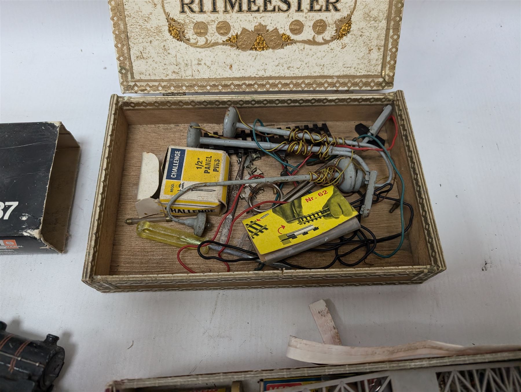 Collection of HO/OO gauge model railway accessories, including two locomotives, rolling stock etc 