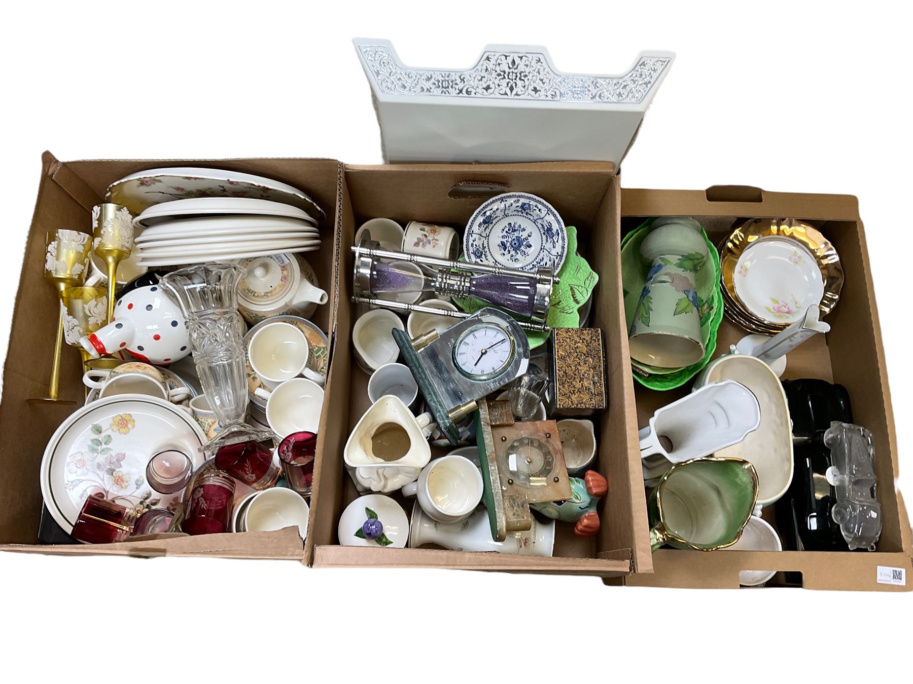 Wedgwood Garden maze pattern tea service, together with autumn leaves dinner plates, Carlton Ware dishes and other ceramics and collectables, in three boxes  