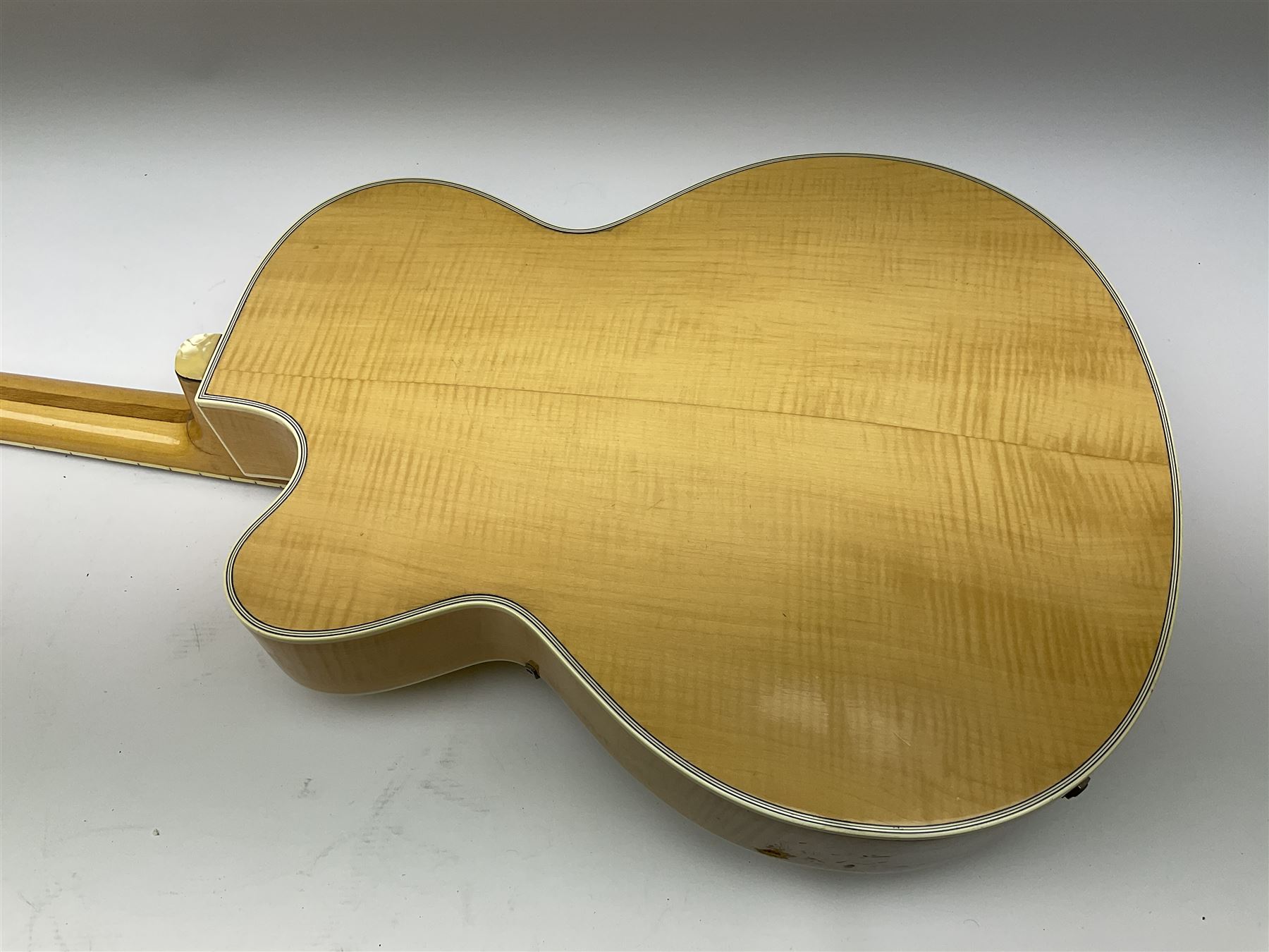 Hofner President semi-acoustic guitar with pearline mounts L104cm, in carrying case