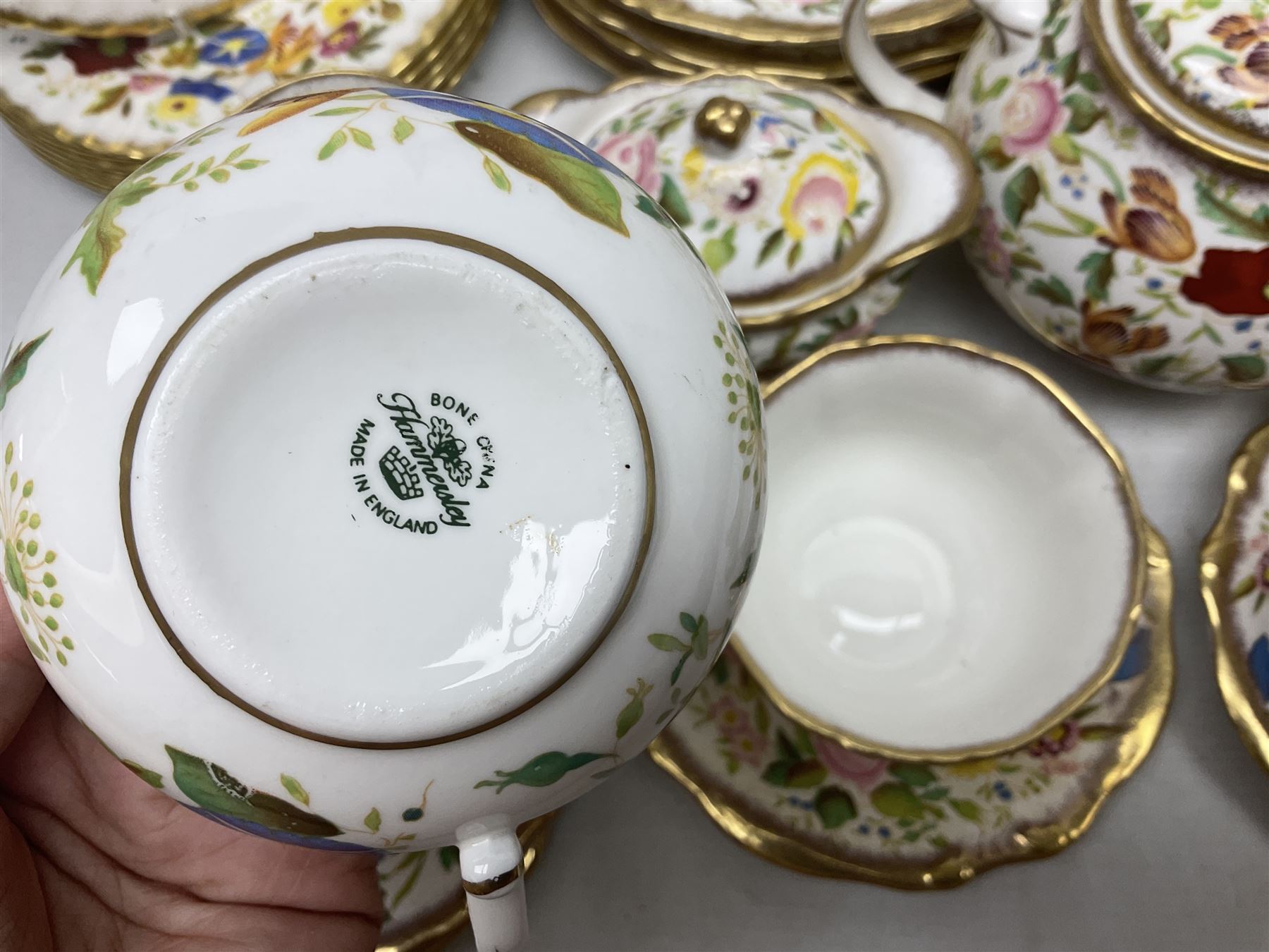 Hammersley Queen Anne pattern, part tea and dinnerwares, to include six dinner plates, five side plates, six soup bowls, teapot, covered sucrier, six teacups and saucers, etc together with six matched dessert plates (40)