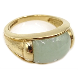  Gold jade set ring, hallmarked 9ct  