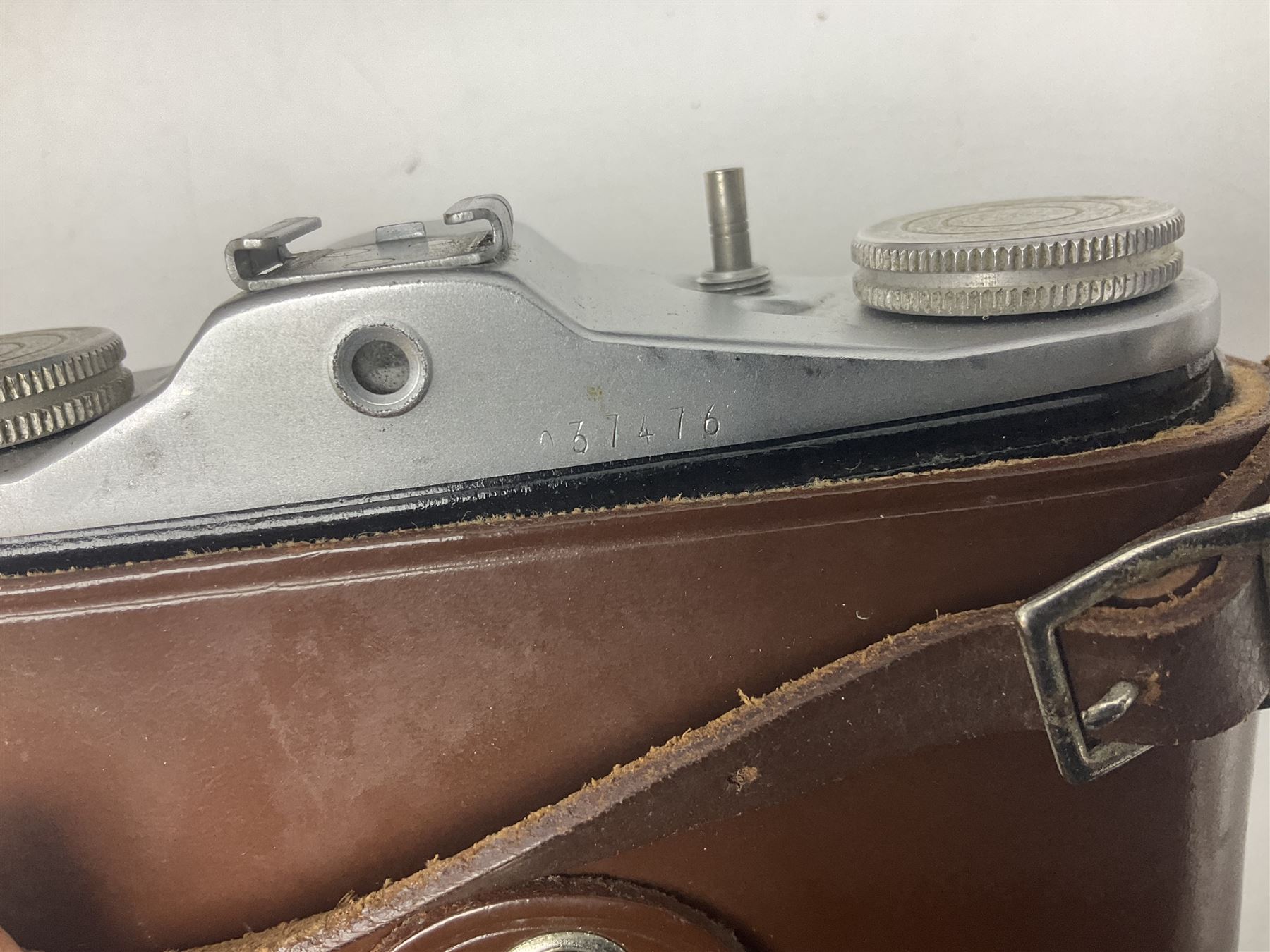 Collection of camera bodies and lenses, to include Olympus OM-1 camera body, serial no 106567, with 'Olympus OM-System F.Zuiko Auto-S 1:1.8 f=50mm' lens, serial no 135097,  Zenit-B camera body, serial no 71017867, with 'Helios-44-2 2/58' serial no 7500040, Voigtlander Vito B camera body, with 'Voigtlander Colour Skopar 1:2.8/50' lens, 'Olympus OM-System Zuiko Auto-Zoom 1:4 f=75-150mm' lens serial no 104321, 'Tamron SP 35-210mm 1:3.5-4.2' lens etc 