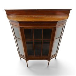 Edwardian inlaid mahogany display cabinet of rectangular canted form, galleried top with crossbanded inlay, above a glazed cabinet enclosing  baize lined shelves, raised on square tapering legs terminating in spade feet  