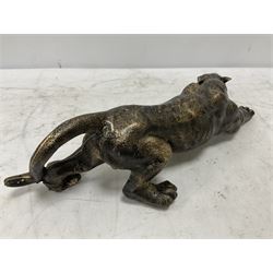 Cast metal figure modelled as a cougar in crouching pose, L40cm