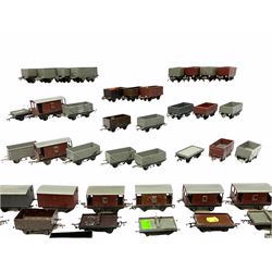 Graham Farish '00' gauge - forty-seven unboxed die-cast wagons, predominantly open wagons, but some goods brake vans, flat trucks and covered wagons (47)