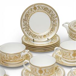 Royal Worcester Hyde Park tea and dinner wares, comprising nine dinner plates, nine smaller dinner plates, thirteen side plates, nine soup bowls and saucers, eleven teacups, eleven saucers, sauceboat and saucer, four covered tureens and one platter