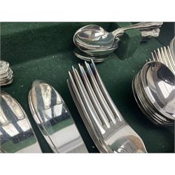 Canteen of silver plated Kings pattern cutlery for six place settings, in a fitted wooden case