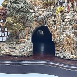 Lilliput lane St. Peters Cove with display plinth and original box 