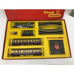 Tri-ang '00/H0' gauge - R3.B electric train set with Princess Class 4-6-2 locomotive 'Princess Elizabeth' No.46201, two coaches, battery connector and track; and Hornby RailwaYS Zero 1 R950 Master Control Unit; both boxed (2)