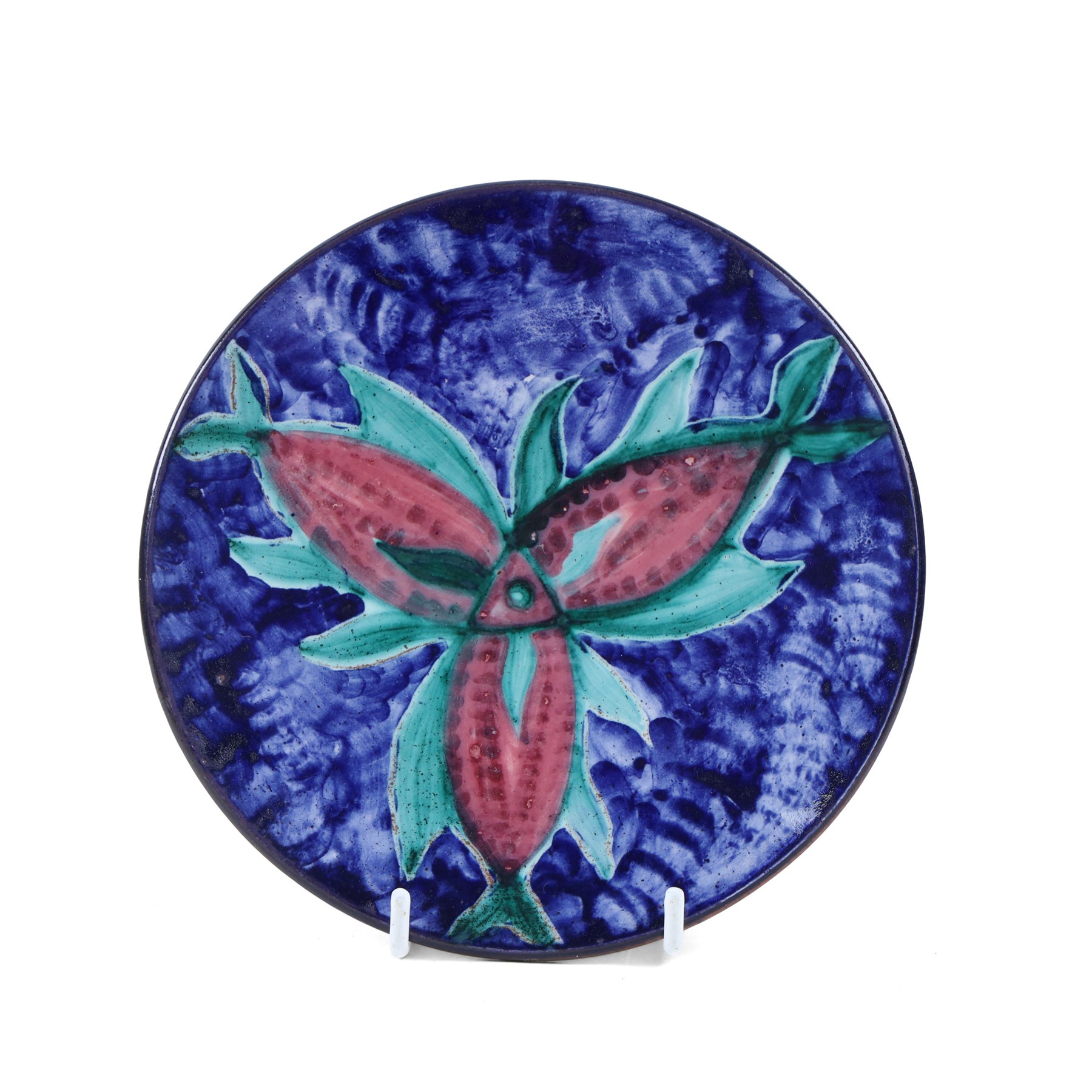 Large mid-20th century Spanish Puigdemont studio pottery charger, depicting a stylised fish, together with three other plates decorated with fish 