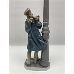 Lladro figure, The Lamp Lighter no 5205, with original box H47cm