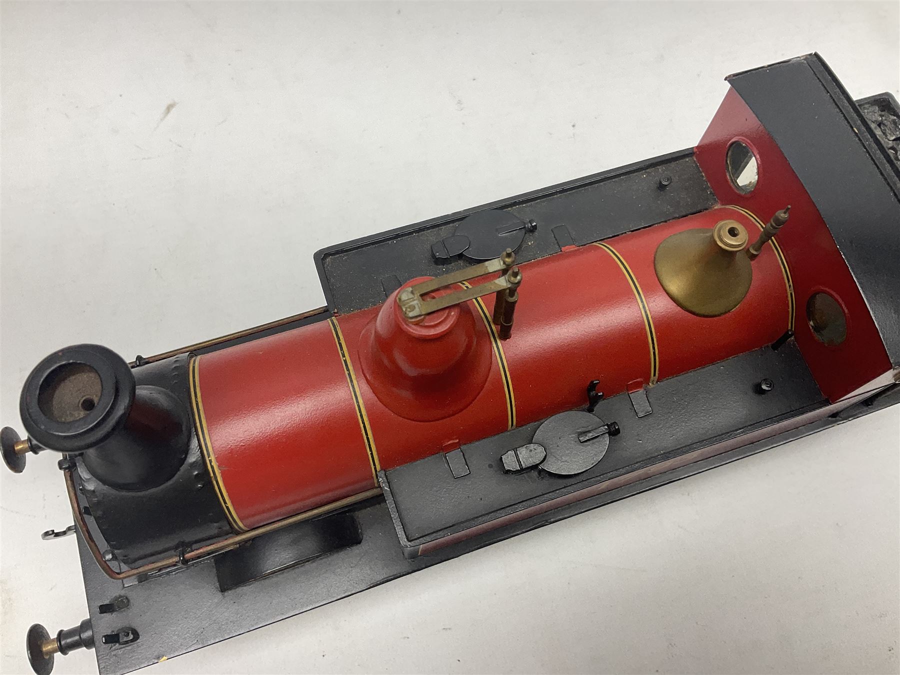 Gauge 1 - kit-built electric 0-6-0 tank locomotive No.1793 in LMS red and black livery with well detailed cab L29cm W8.5cm 